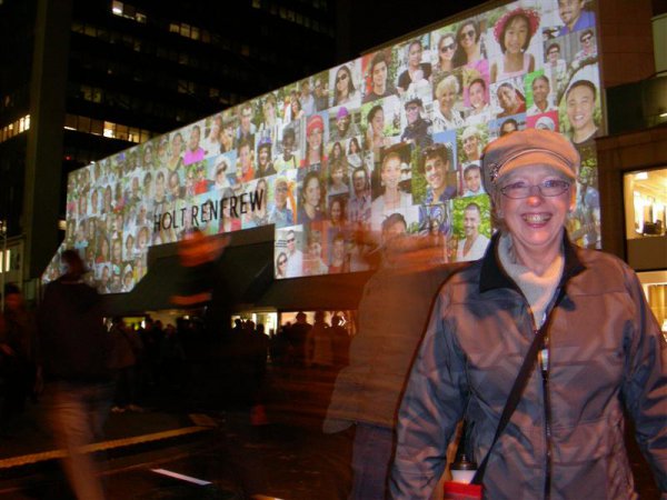 nuit blanche 2010 - Monument to Smile